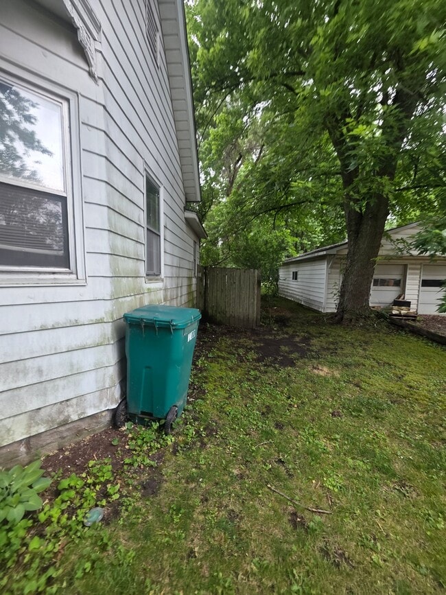 Photo - 809 Don Ryan St