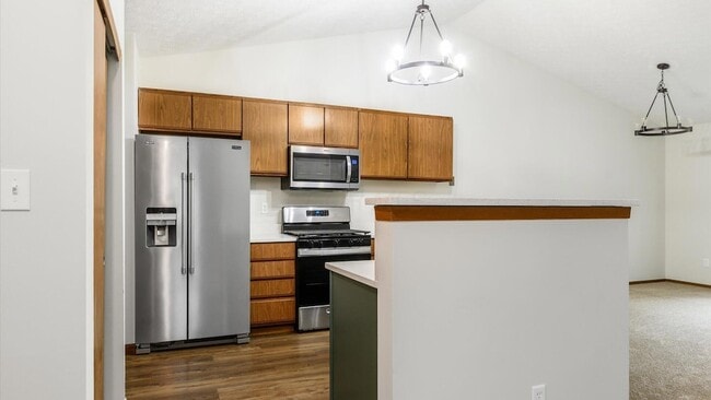 Photo - 824 Crofton Pl