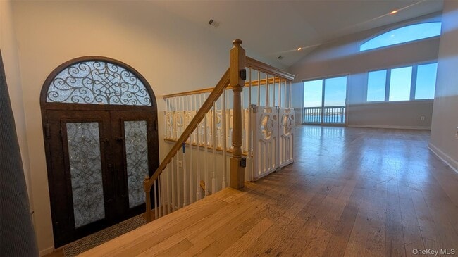 Photo - 150-95 Powells Cove Blvd