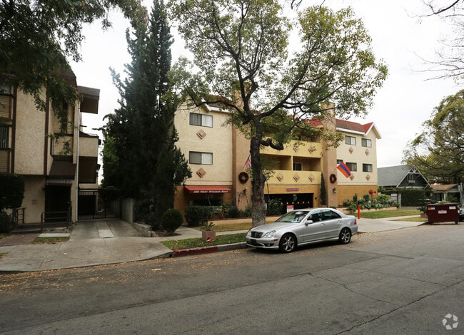 Photo - 420 W Windsor Rd