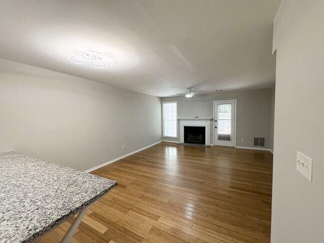 6646 Wellington Square