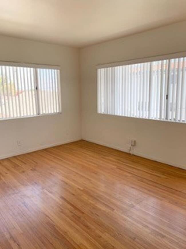 Photo - 18th Street Unidad 949 W. 18th Street