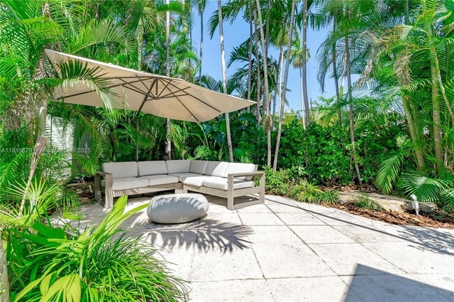 Photo - 111 S Hibiscus Dr