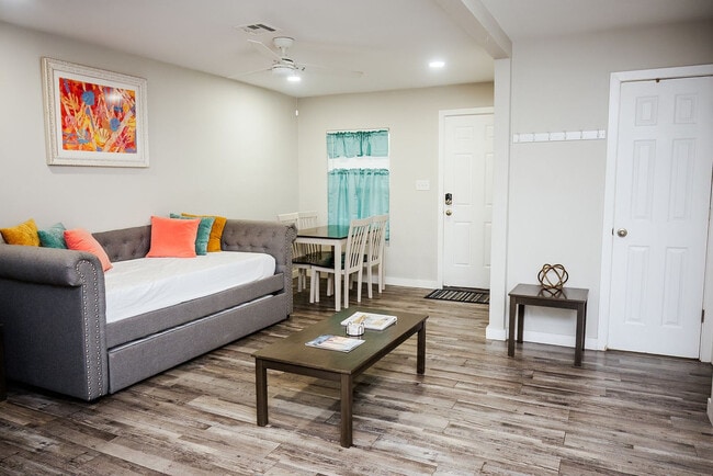 Photo - 1120 Morgan Ave Unidad SI FL2-ID1268427P