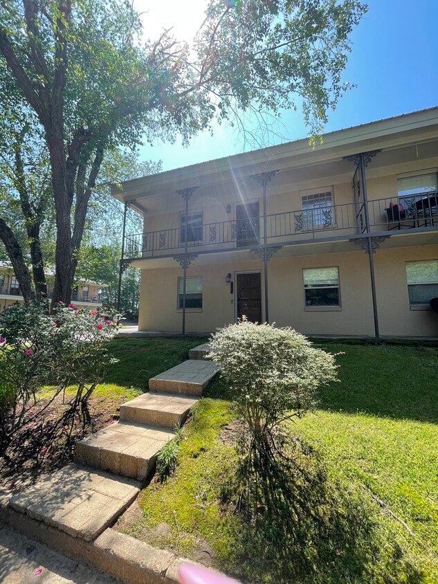 Front - 114 Orleans Oak Ln (Oxford, MS)