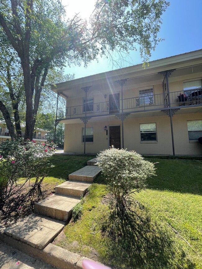Front - 114 Orleans Oak Ln Townhome