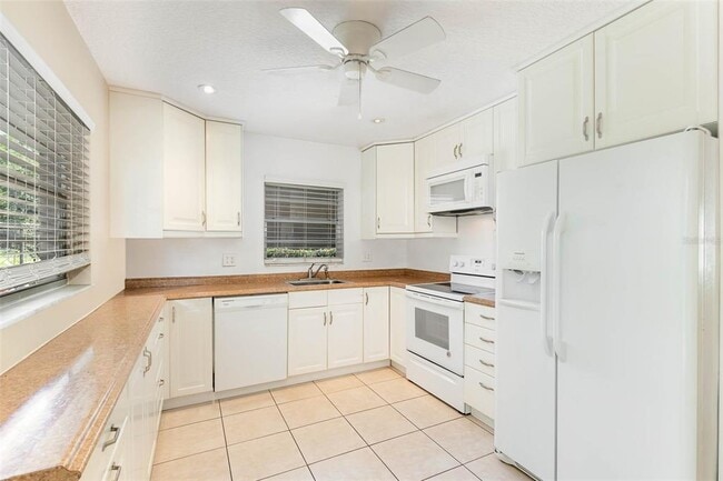 Photo - 823 Field St