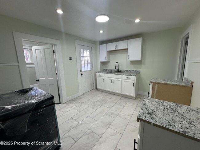 Building Photo - 1264 S 6th Ave