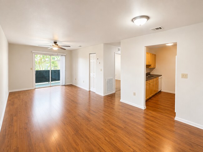 Photo - 926 N Lake Destiny Rd Unidad 1