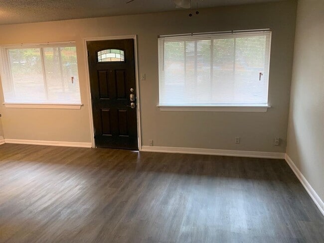 Photo - 1202 Newning Ave Unidad 109