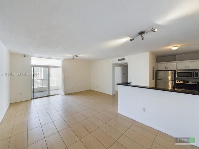 Photo - 425 NE 30th St Unidad 402