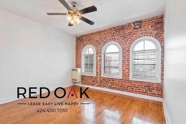 Photo - Sunlit Top Floor One Bedroom with Vintage ... Unidad 400