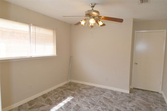 Photo - 6219 Gladewell Dr