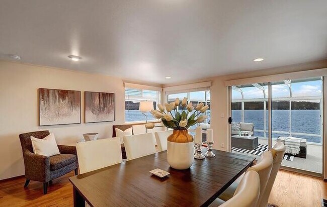 Photo - 10358 Riviera Pl NE