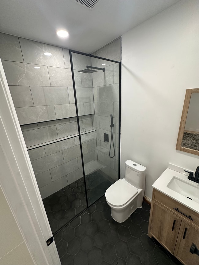 Photo - 170 Penn Way Unit MODERN- RENOVATED