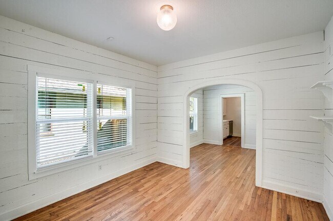 Photo - 809 Theresa Ave