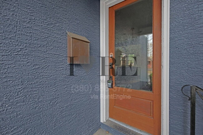 Photo - 745 Mohawk St