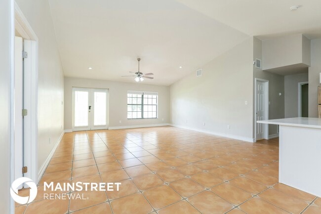 Photo - 717 Little Rock St E