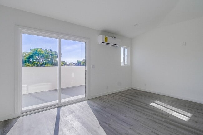 Photo - 4756 Madison Ave