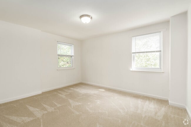 2BR 1BA 783SF