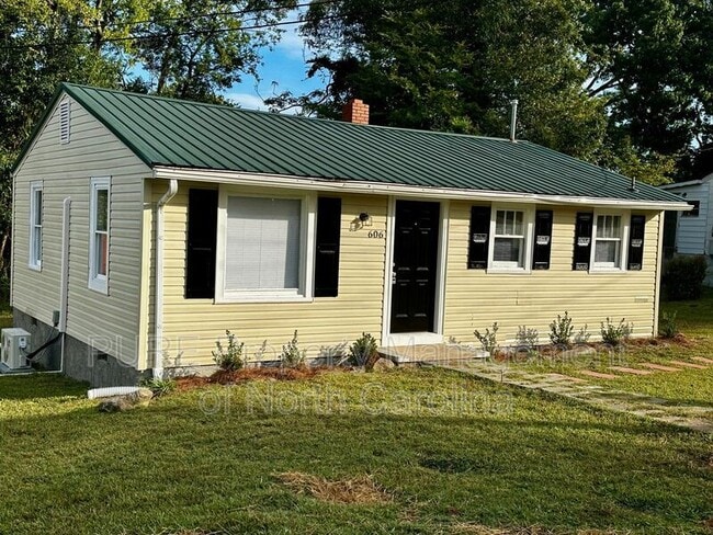 Photo - 606 Carver Dr