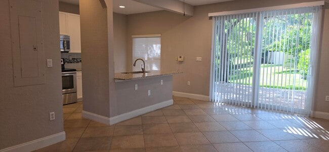 Building Photo - 219 Lake Monterey Cir Rental