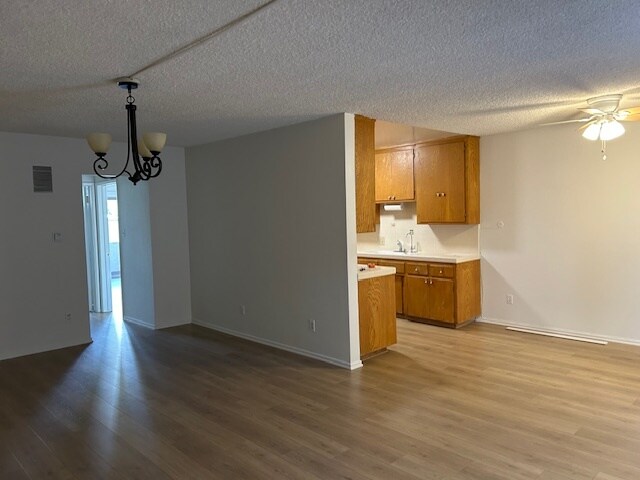 1 BR/ 1 BA - Hardwood - 912 E Windsor Rd