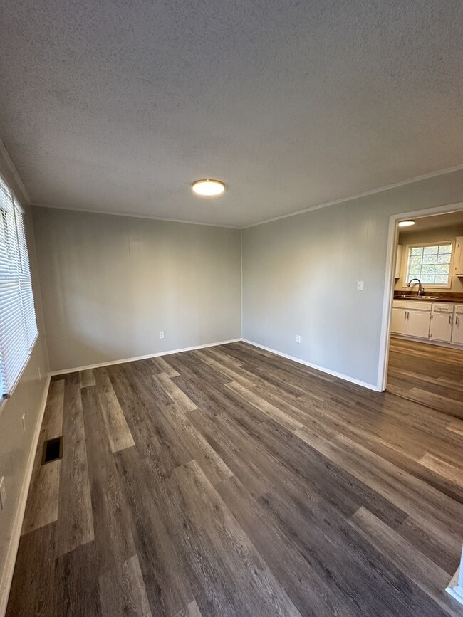 Photo - 724 Illinois Rd