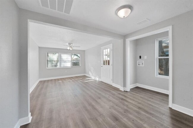 Photo - 2523 7th Ave N