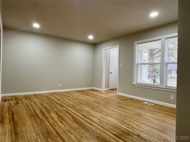 Photo - 5308 S Madison Ave