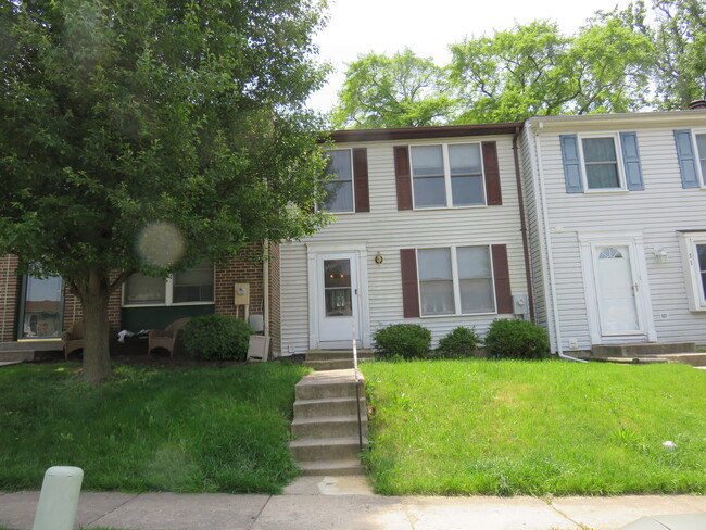 Front of house - 19 Hoban Ct Townhome