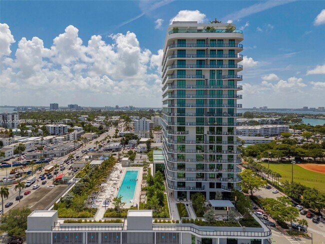 580 72nd St Unit 1008