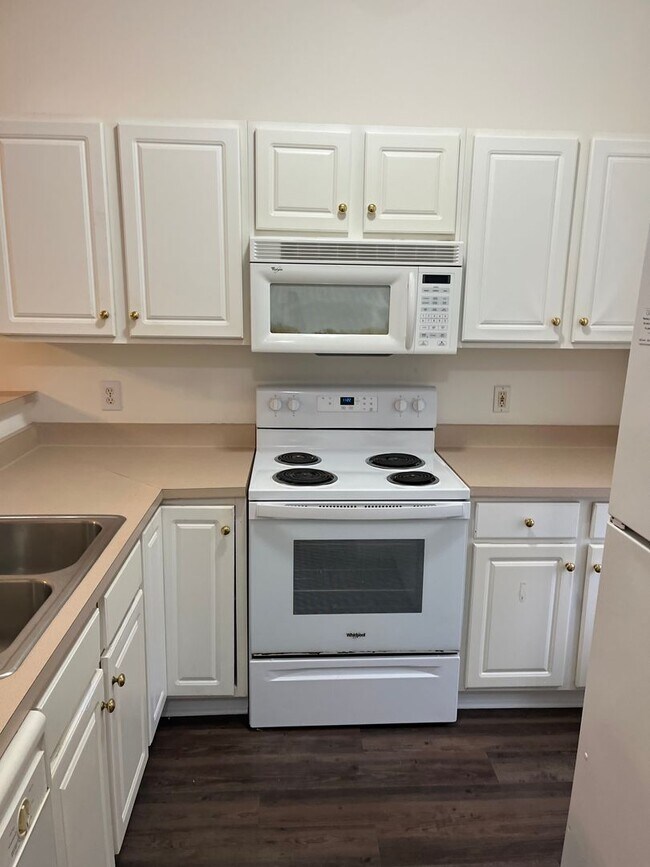 Photo - Spacious condo in excellent location