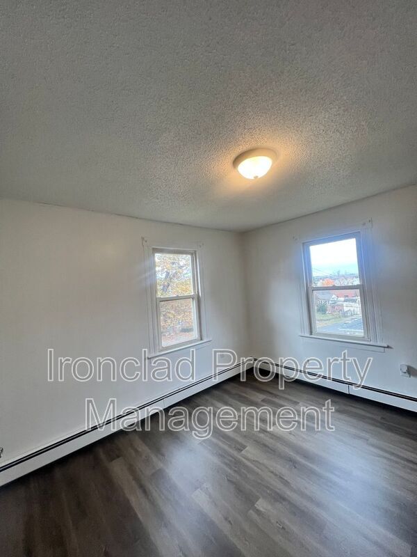 36 Walnut St Condo Unit 3 Condo for Rent in Middletown, CT