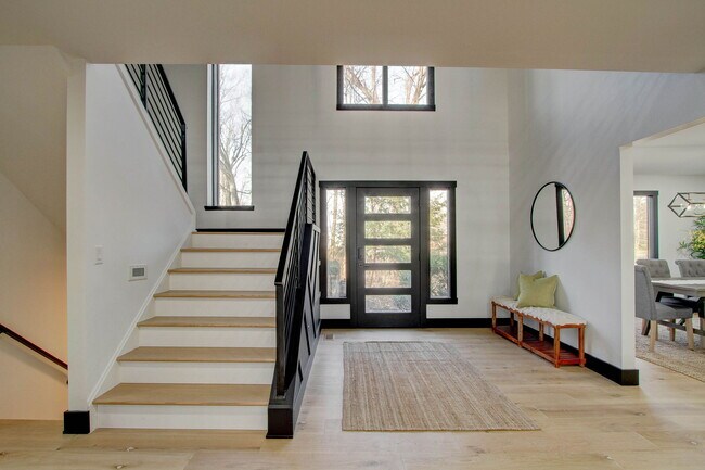 Photo - 755 E 96th St