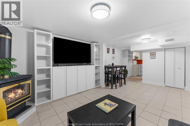 Photo - 1229 Chilver Rd