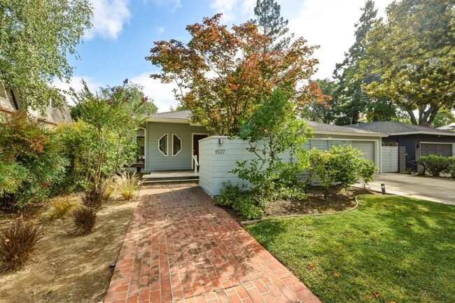 Building Photo - Upgraded 4 Bed, 2 Bath Home on Charming Tree Lined Street in Desirable Duveneck!