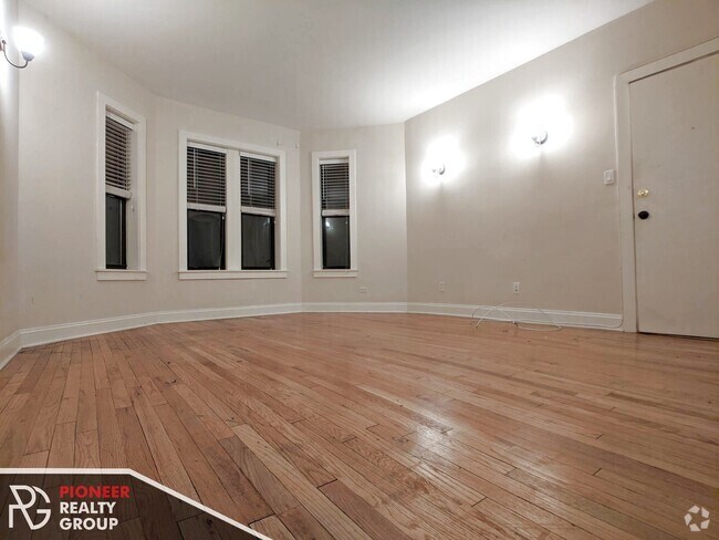 Building Photo - 4038 N Ashland Ave Unit e1 Rental