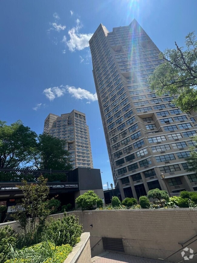 Building Photo - 7000 JFK Blvd E Unit 23C Rental