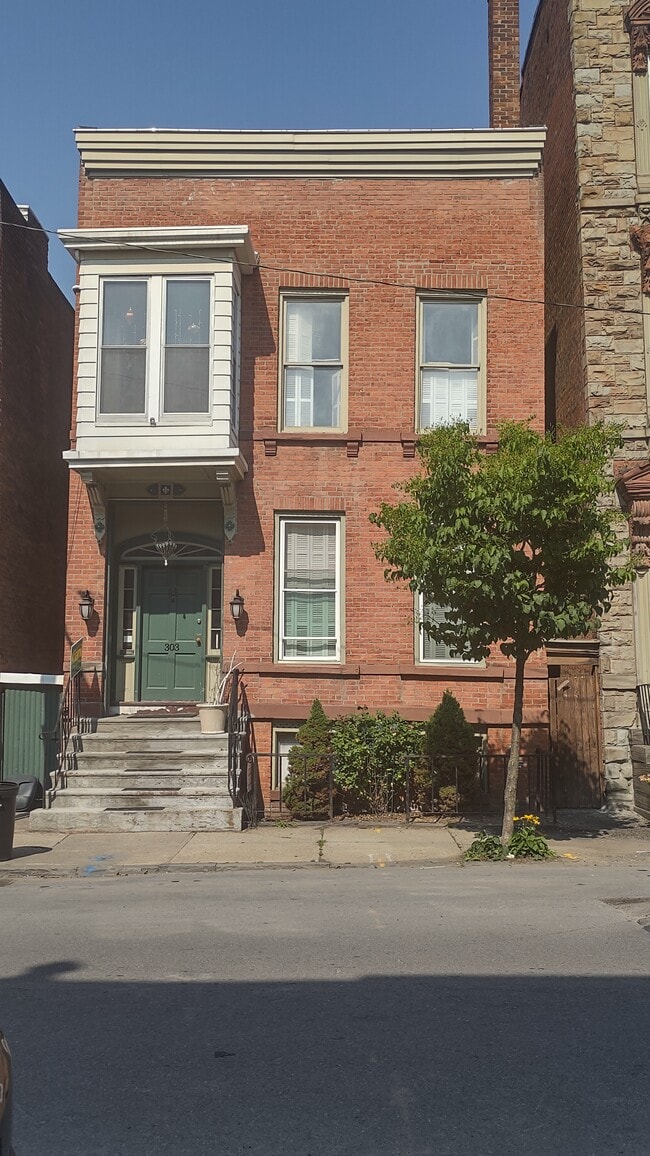 Building Photo - 303 3rd St Unit Apt. 2