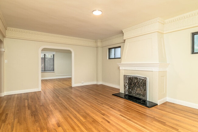 Photo - 2275 Broadway