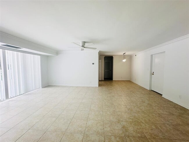 Building Photo - 2841 N Ocean Blvd Unit 201 Rental