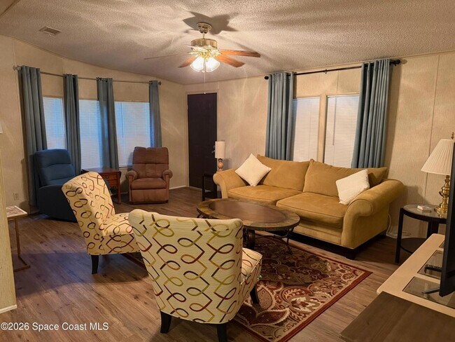 Photo - 706 Hyacinth Cir