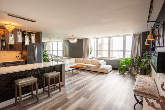 Photo - 655 W Irving Park Rd