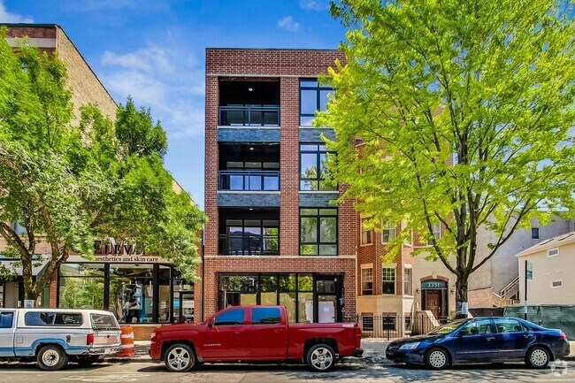Building Photo - 3355 N Southport Ave Rental