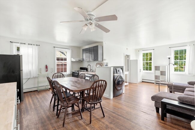 Building Photo - 1038 W Lancaster Ave Unit Large 6-Student Bryn Mawr House