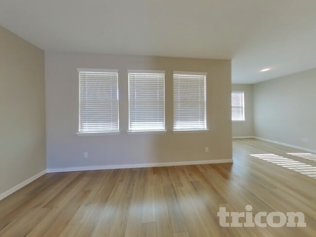 Photo - 440 Walpole Ct