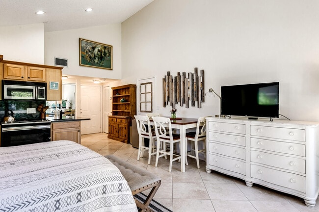 Photo - 11863 Wimbledon Cir Unidad 527