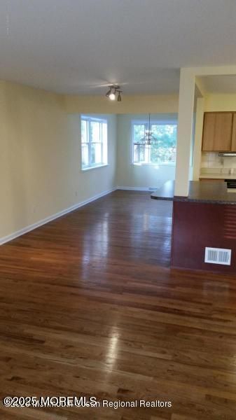 Photo - 16 Oak Leaf Ln