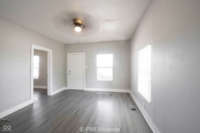 Photo - 445 W 29th St